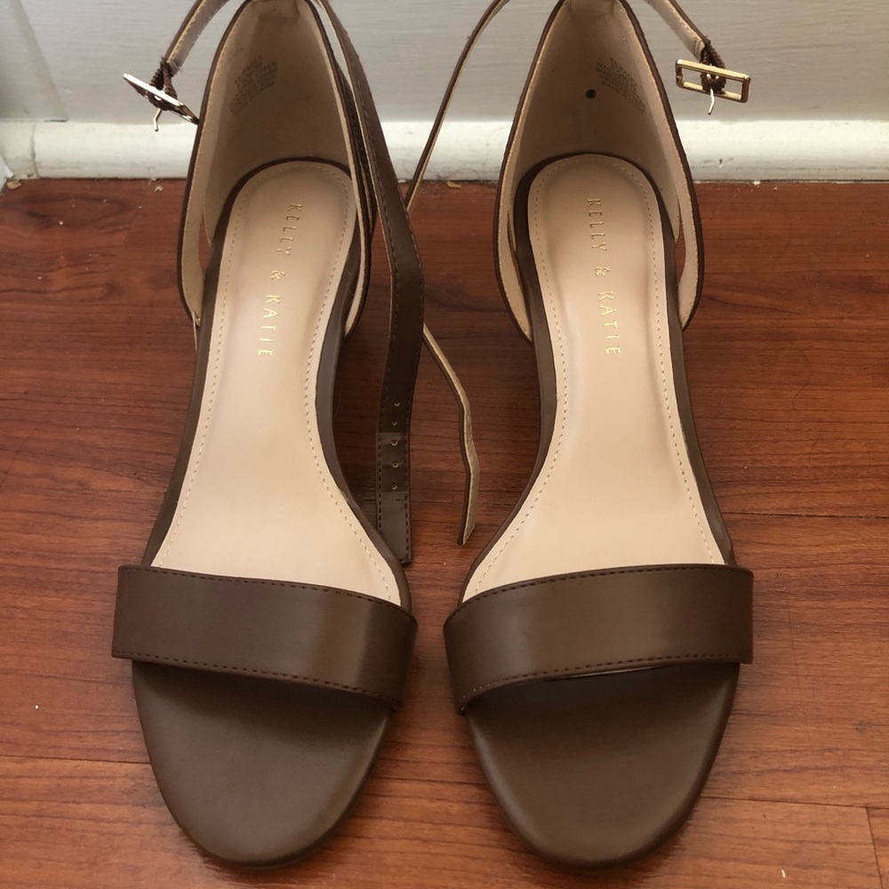NEW Faux Brown Leather 2.5” High Heel Sandals - Size 8.5